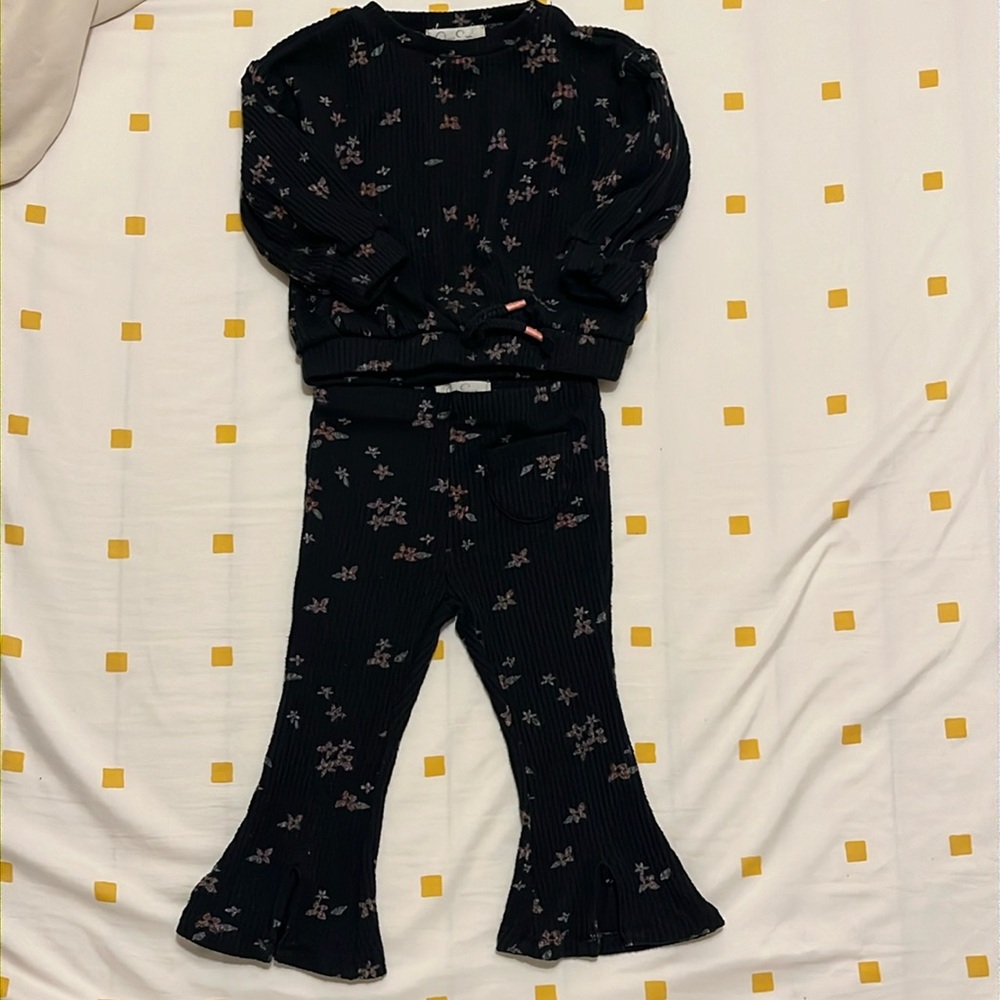 Jessica Simpson infant outfit: Size: 12months Condition: LIKe NEW